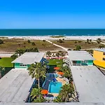 Tropic Terrace #16 - Beachfront Rental Apts
