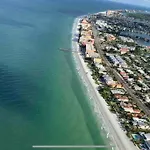 Beach Condo In Gated Complex, Heated Courtyard Pool, Ocean Only 1 Block Away!