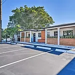 Well-Appointed Madeira Beach Condo With Patio!