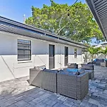 2 Conjoined Units - Steps From Madeira Beach!