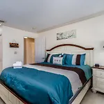 Parkside 15, 2 Bedrooms, Walk To Beach, Pool Access, Sleeps 6