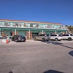 Tropical Pass-A-Grille Gem With Direct Beach Access!