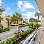 106 Madeira Norte Condo