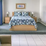 Madeira Beach Yacht Club Condo Walkable Location!
