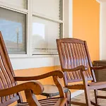Upham Beach Inn
