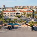 Walkable To Restaurants And Steps To The Beach! - Coconut Villa\'S Suite 10