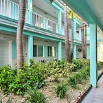 Idyllic Pass-A-Grille Studio - Walk To The Beach!