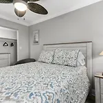 Gorgeous 3 Bedroom Condo In The Perfect Locationseaoats302