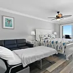 Gorgeous 3 Bedroom Condo In The Perfect Locationseaoats302