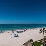 Gorgeous 3 Bedroom Condo In The Perfect Locationseaoats302