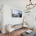 Twin Tiki - Full Property - 4 Bedroom