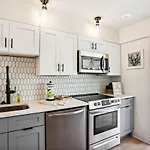 Twin Tiki - Full Property - 4 Bedroom