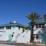 Private Two-Bedroom 5 -Directly Across From Beach