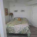 Renovate Large Studio 21-Directly Across Beach