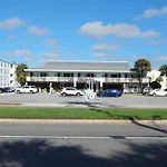 Island House Resort Hotel
