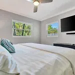 Maritana Beach House Heated Pool & Private Dock