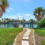Maritana Beach House Heated Pool & Private Dock