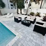 Pass-A-Grille St Pete Beach 3-2 Wifi Parking