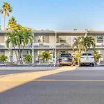 Sunset Beach Suites At Madeira Beach! Pet Friendly With Summer Breezes! - Suite 6