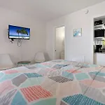 Sun Island Motel