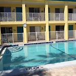 Malyn 108, Updated Waterfront Condo, Private Patio