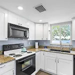 Malyn 108, Updated Waterfront Condo, Private Patio