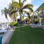 Malyn 107, Waterfront Condo, Short Walk To Beach