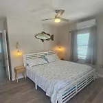 1 Bedroom Block Off The Beach -4