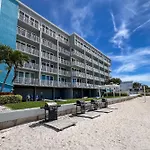 423 - Island Inn