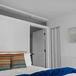 Sunset Beach House - Beach Hugger 3