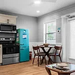 Sunset Beach House - Beach Hugger 2