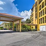 Waterfront Treasure Island Condo With Arcade