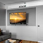 Sunset Beach House - Beach Hugger 2