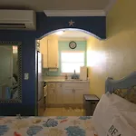 Coconut Villa\'S Suite 4! Relax By The Pool And Walk To Beach And Restaurants!
