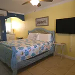 Coconut Villa\'S Suite 4! Relax By The Pool And Walk To Beach And Restaurants!