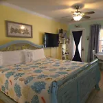 Coconut Villa\'S Suite 4! Relax By The Pool And Walk To Beach And Restaurants!