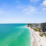 Let\'S Flamingle In St Pete Beach Private Funky Apartment