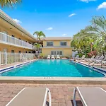 Waves 14 Condo Beautiful 1 Bedroom With Pool