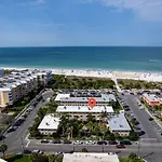 Friendly Native Retreat 2Bd 1Br Walk To Beach