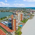 Redington Towers 3F 2Bd 2Ba Beachfront