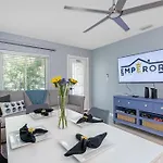 Amazing House Block From Beaches & Attractions
