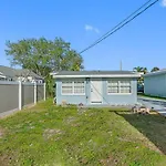 Amazing House Block From Beaches & Attractions