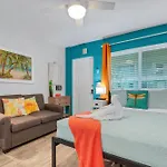Tropic Terrace Suite #54 - Beachfront Resort