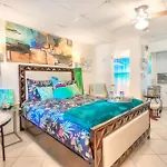 Tropic Terrace Suite #5 - Beachfront Resort