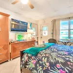 Tropic Terrace Suite #5 - Beachfront Resort