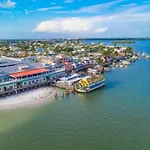 Tropic Terrace Suite #51 - Beachfront Resort