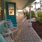 Tropic Terrace Suite #5 - Beachfront Resort