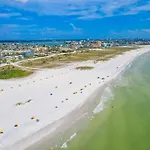 Tropic Terrace Suite #40 - Beachfront Resort