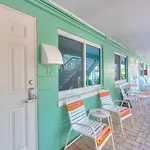Tropic Terrace Suite #12 - Beachfront Resort