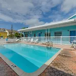 Madeira Beach Studio Walk To Johns Pass!